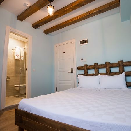 Menendi Otel Foça Esterno foto