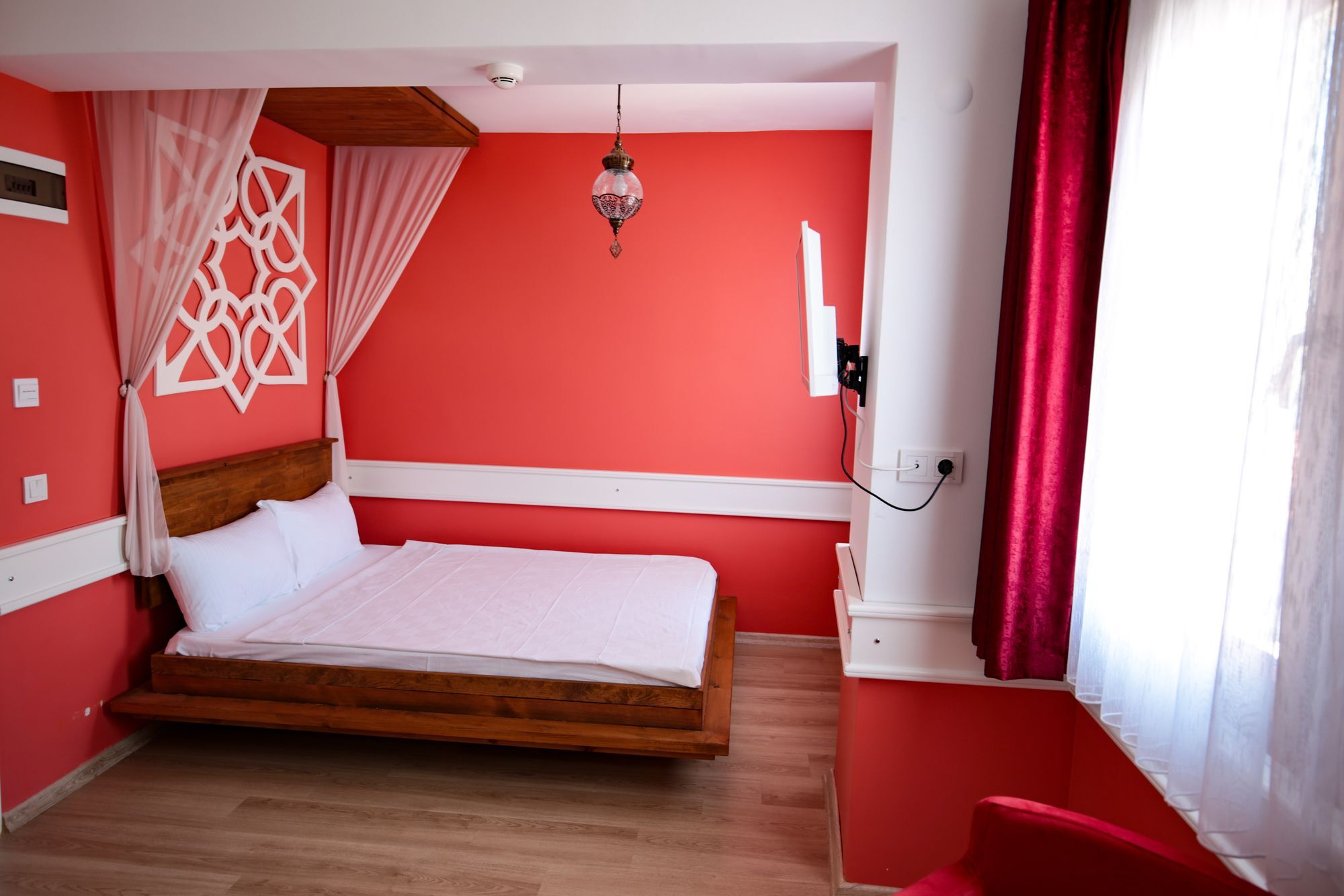 Menendi Otel Foça Esterno foto