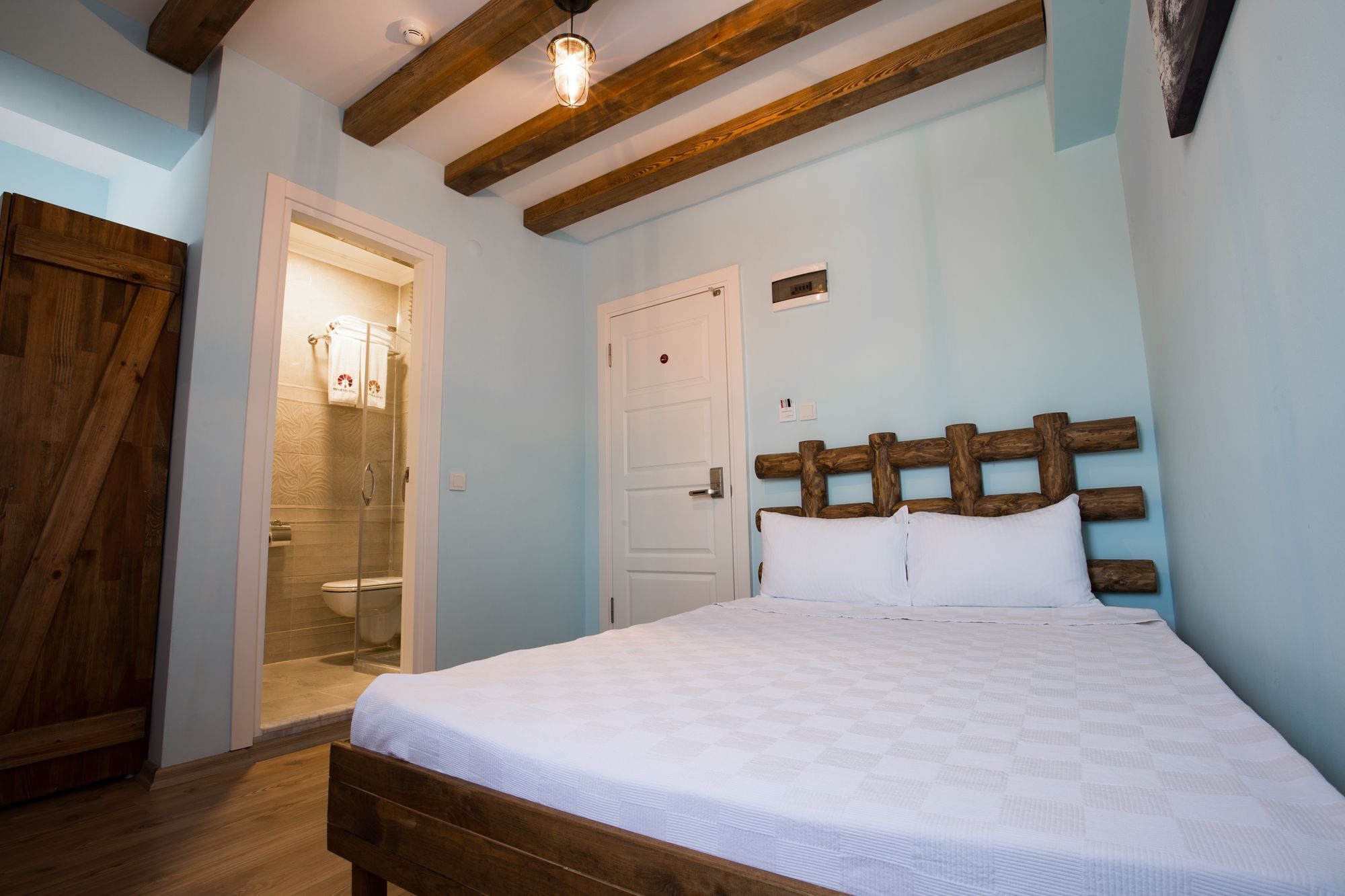 Menendi Otel Foça Esterno foto