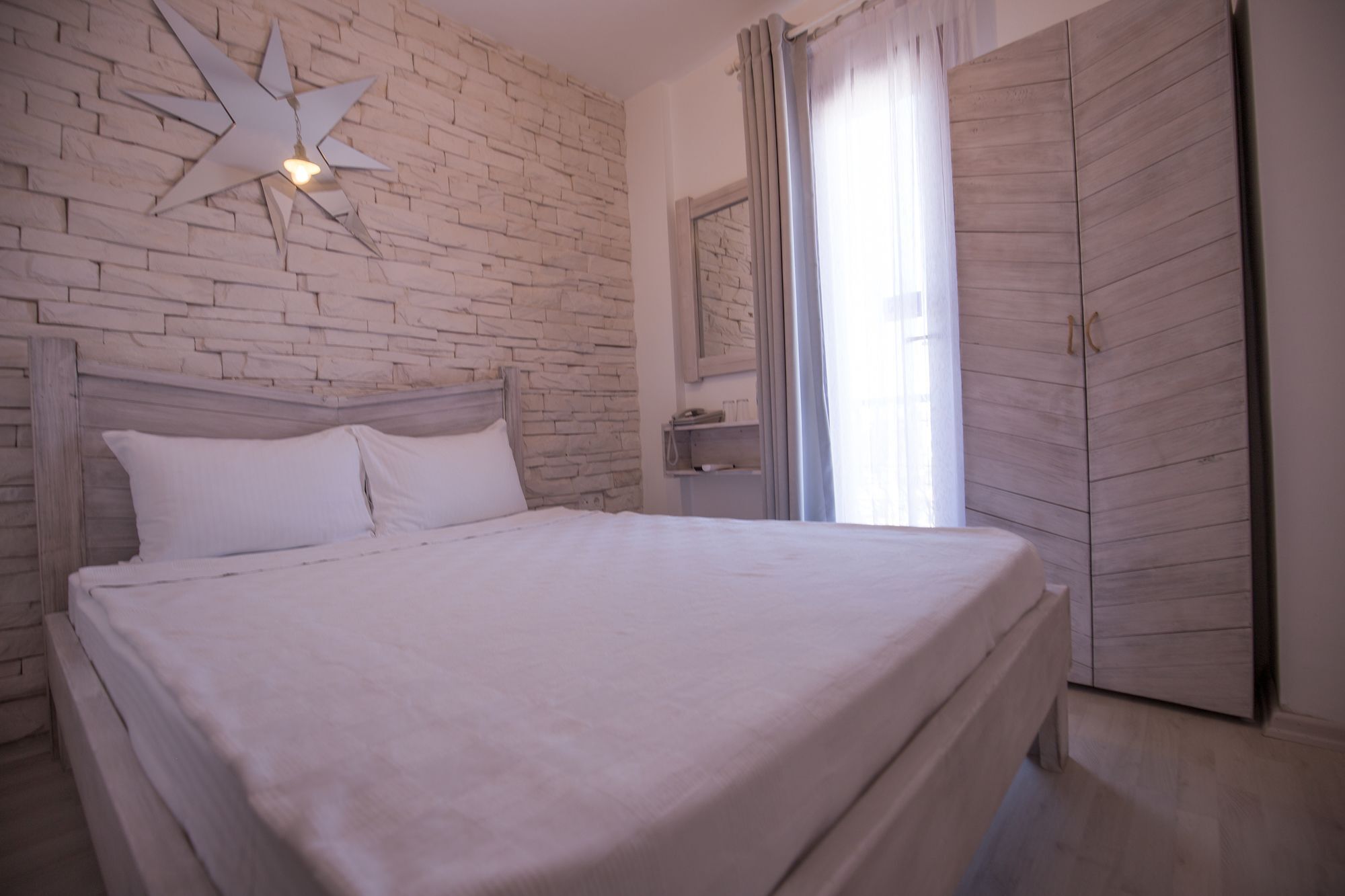 Menendi Otel Foça Esterno foto