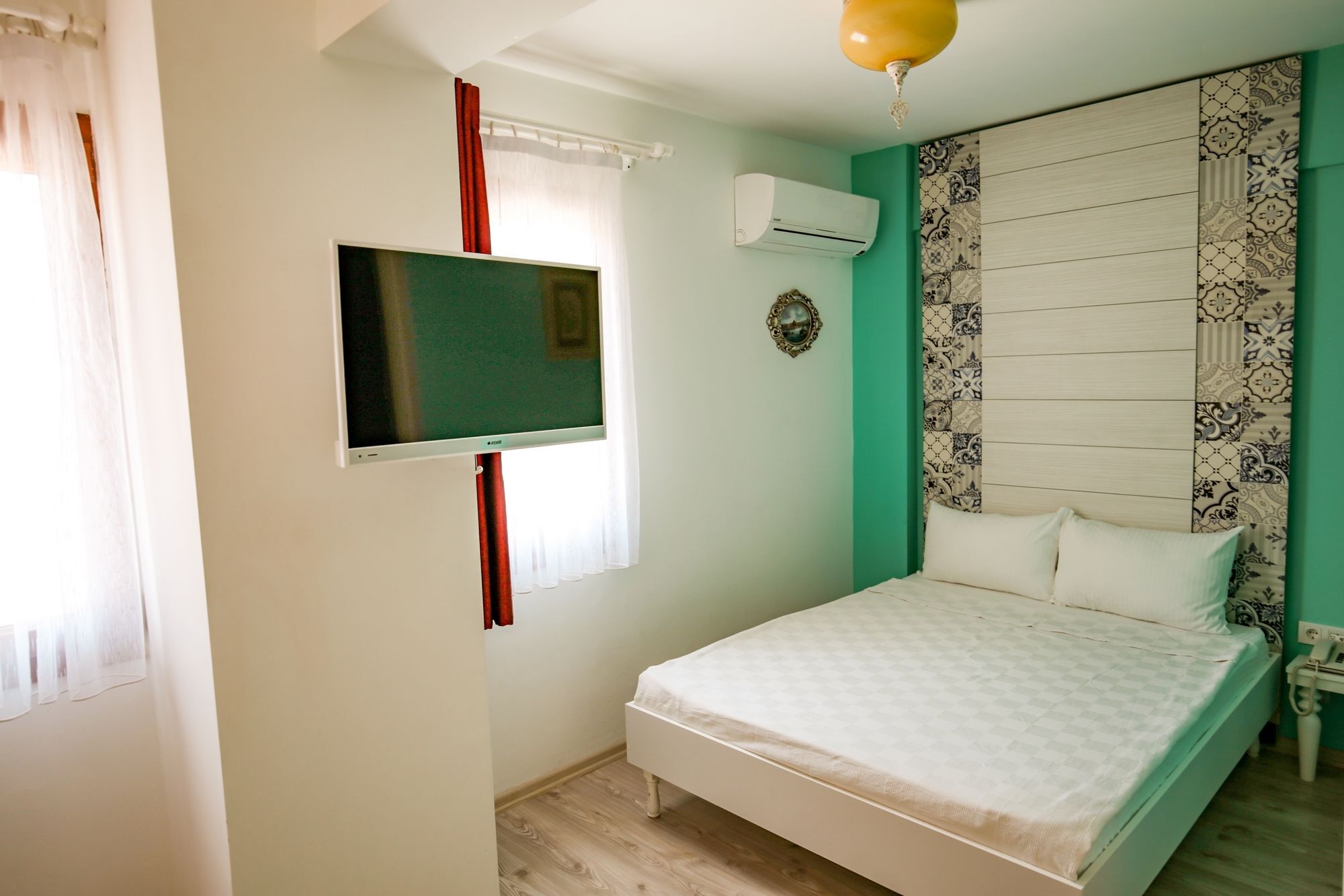 Menendi Otel Foça Esterno foto