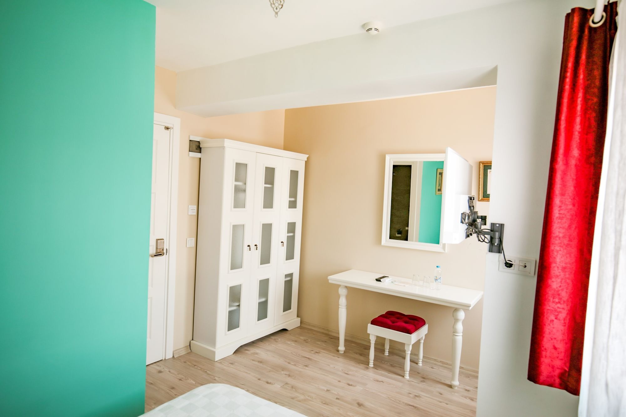 Menendi Otel Foça Esterno foto