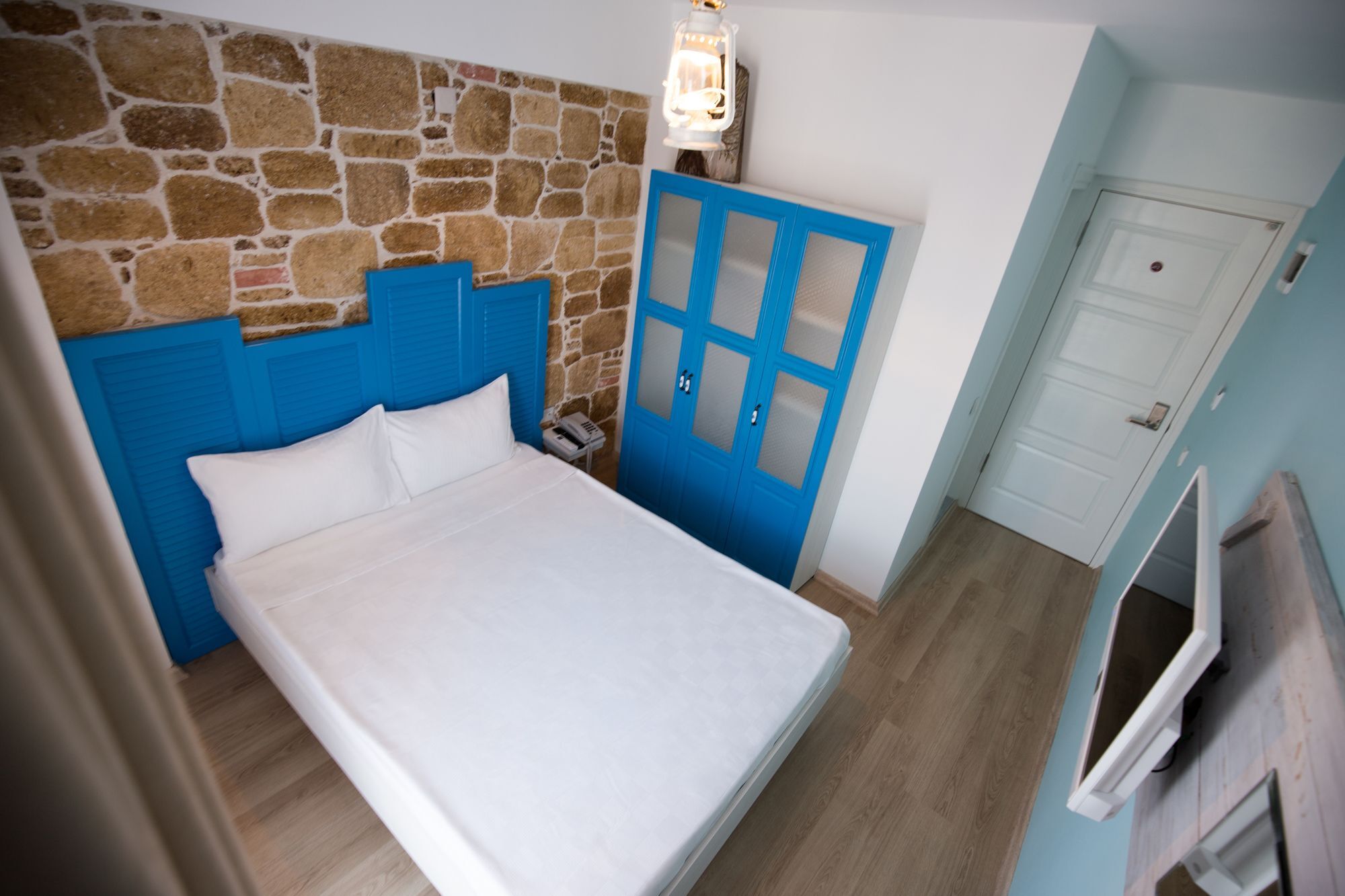 Menendi Otel Foça Esterno foto