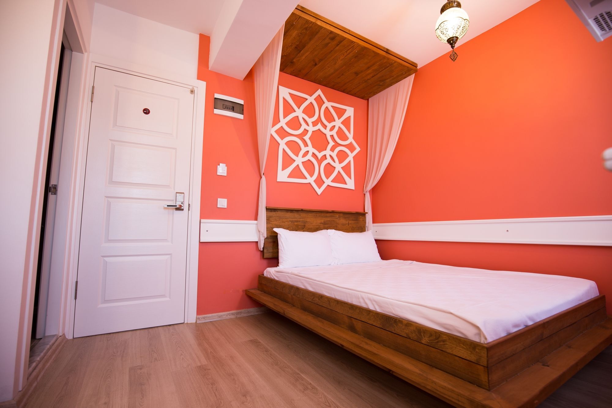 Menendi Otel Foça Esterno foto