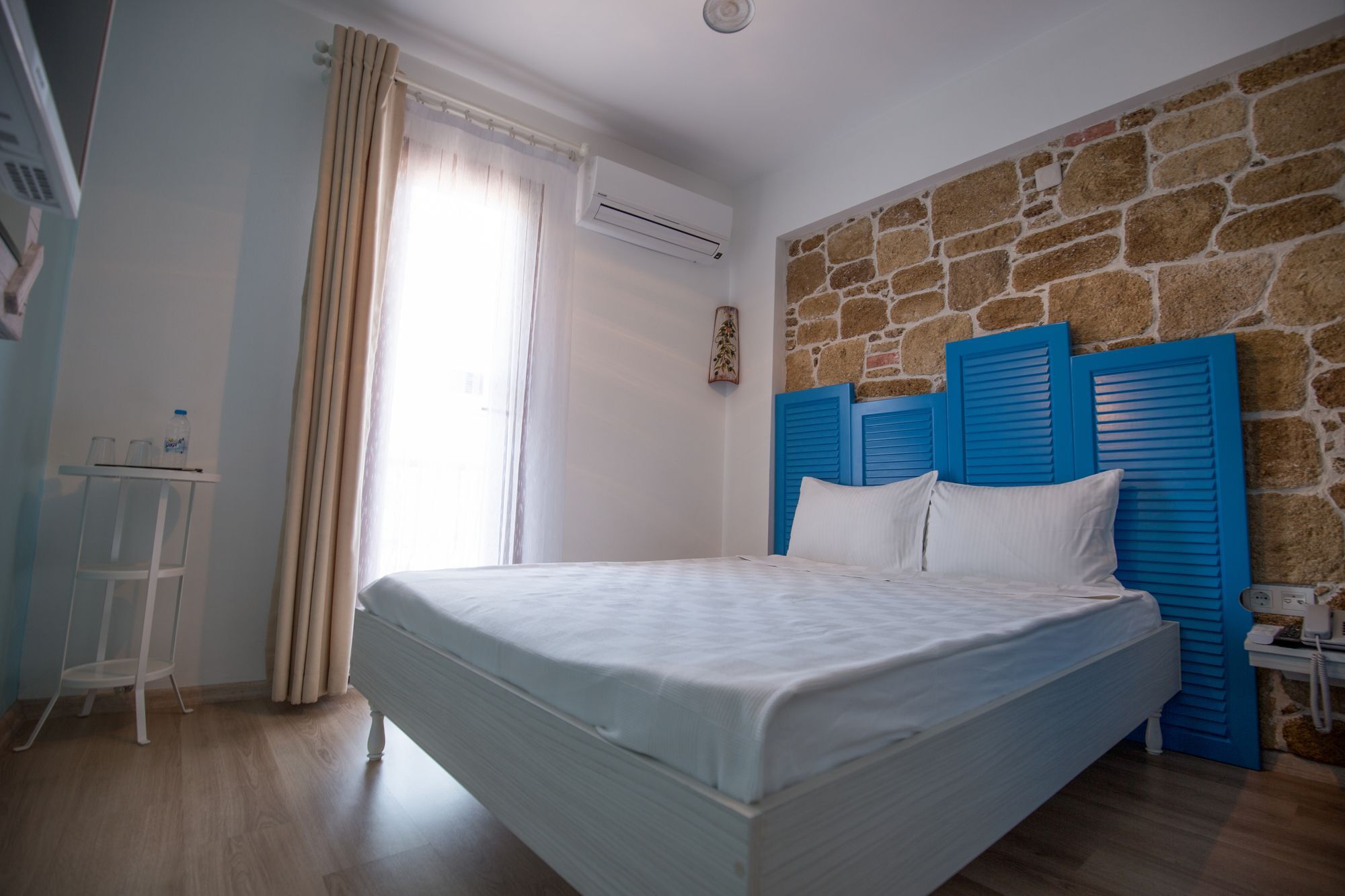 Menendi Otel Foça Esterno foto